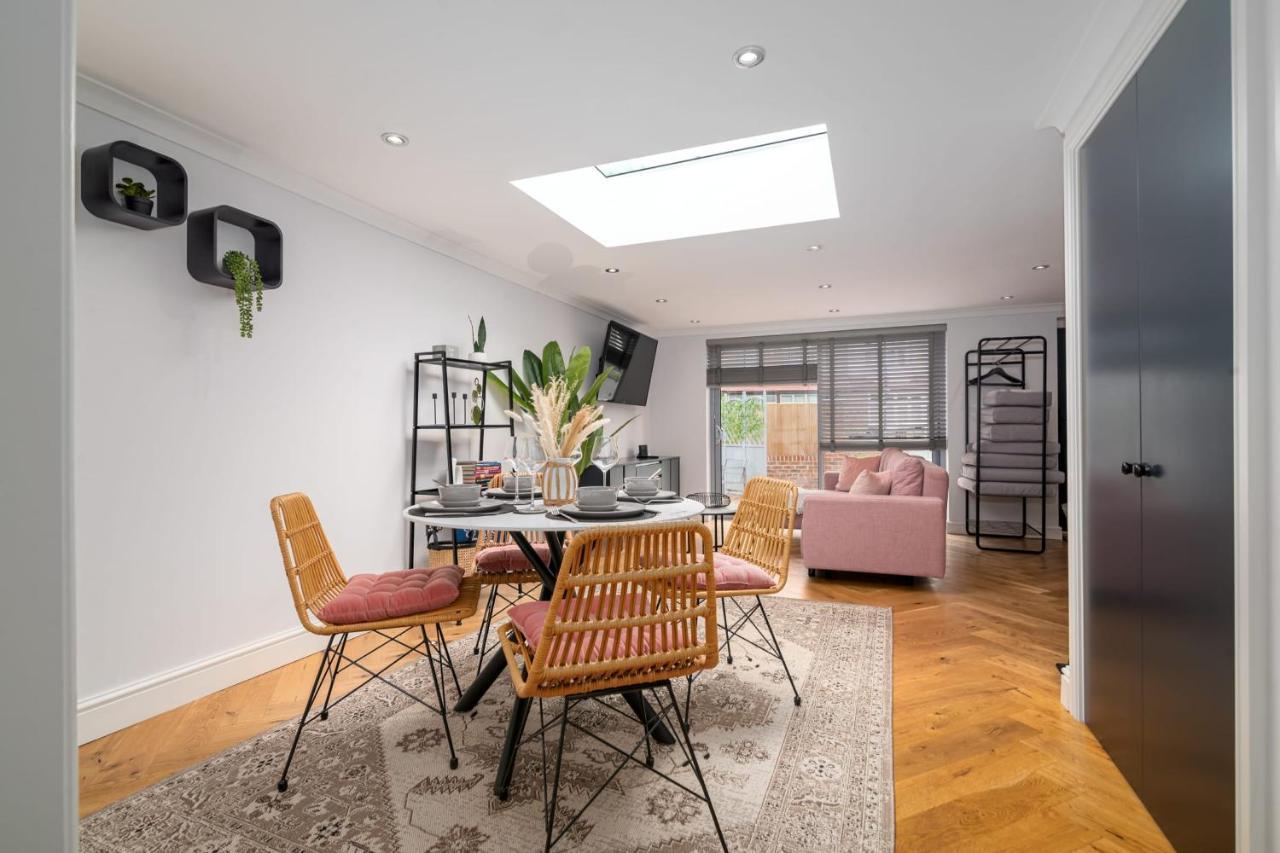Guestready - Unique Home Near Wimbledon With Gorgeous Deck And Parking London Exteriör bild