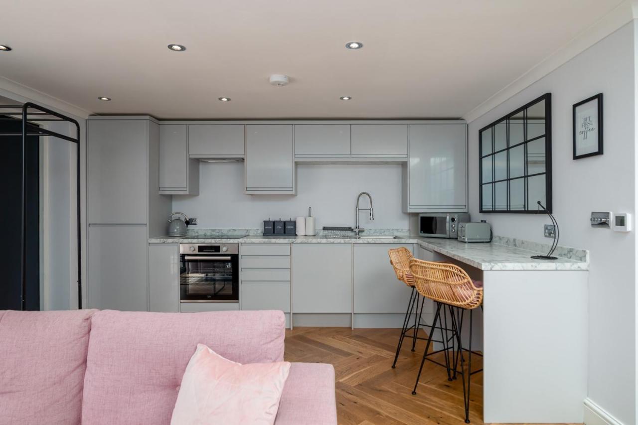 Guestready - Unique Home Near Wimbledon With Gorgeous Deck And Parking London Exteriör bild