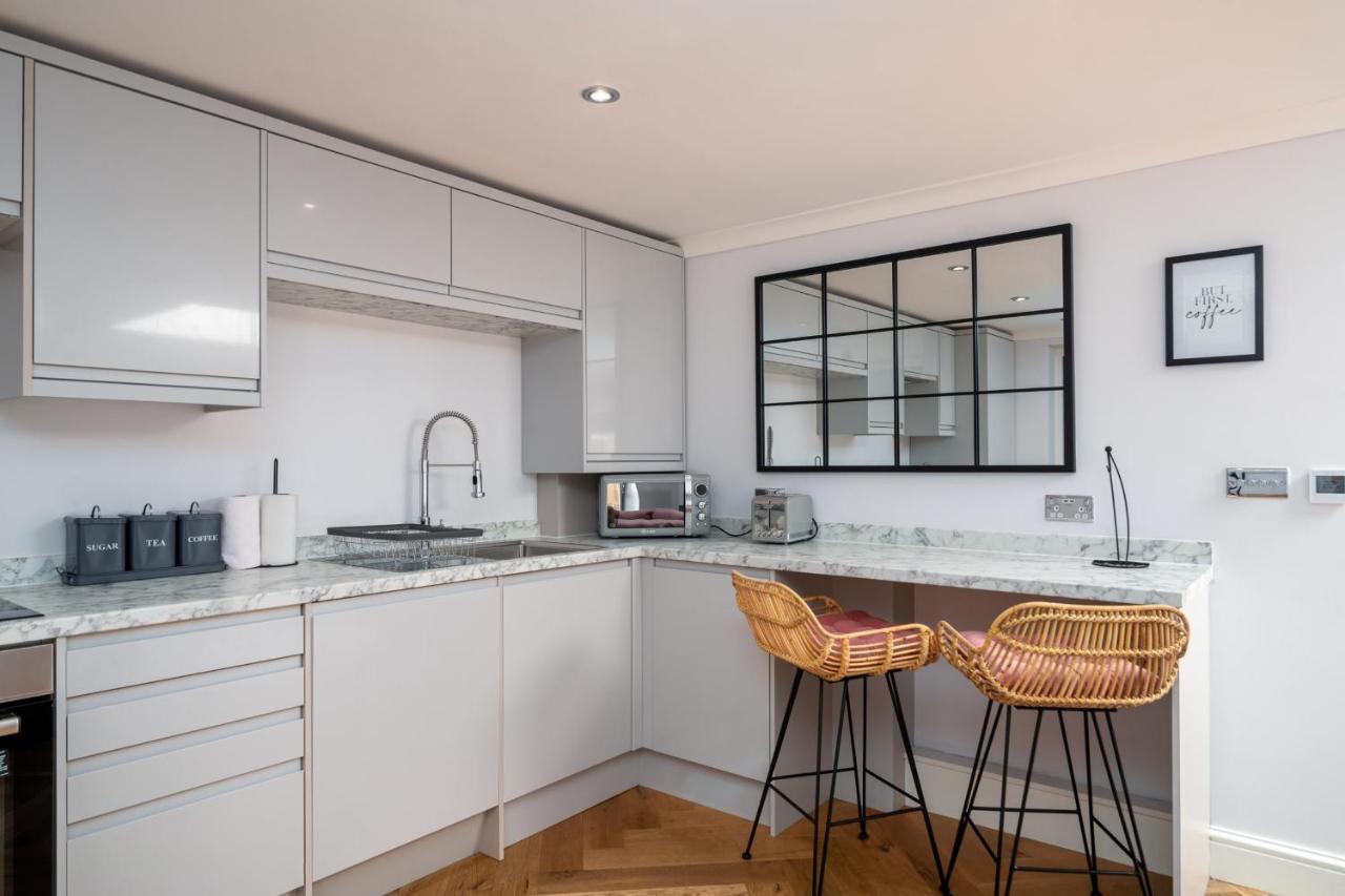 Guestready - Unique Home Near Wimbledon With Gorgeous Deck And Parking London Exteriör bild