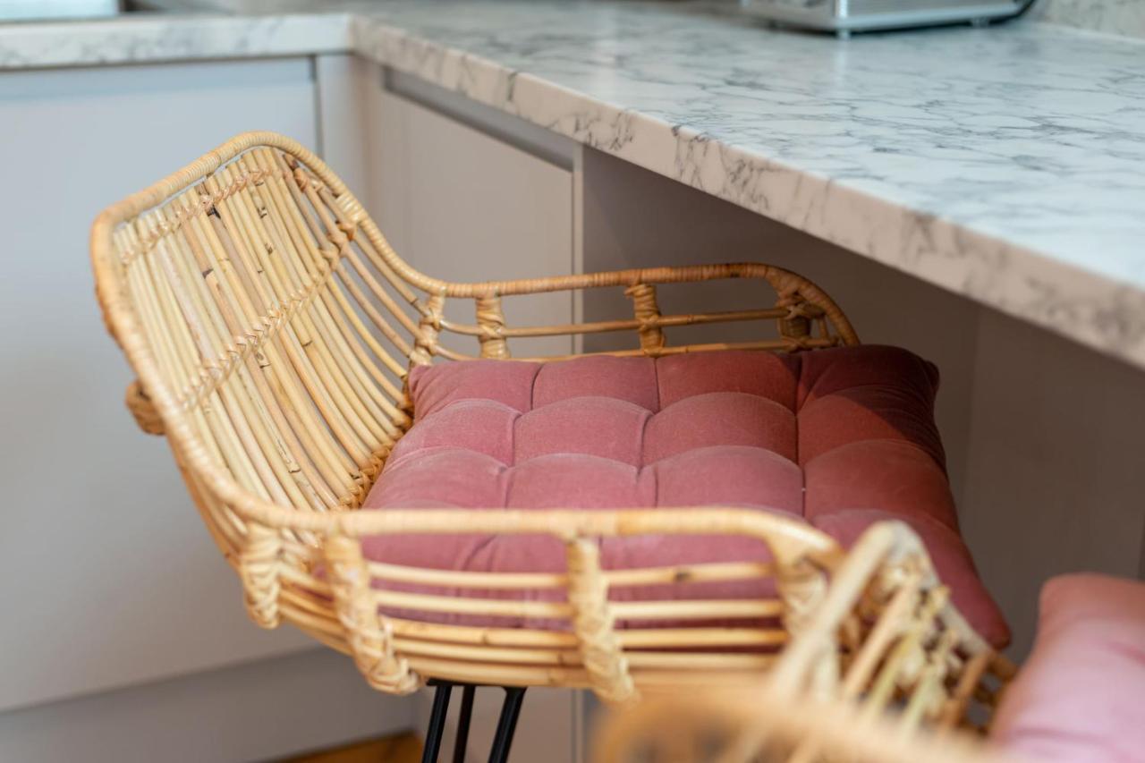 Guestready - Unique Home Near Wimbledon With Gorgeous Deck And Parking London Exteriör bild