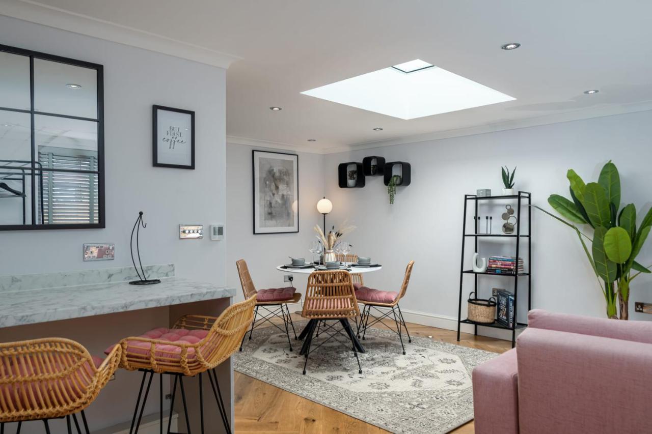 Guestready - Unique Home Near Wimbledon With Gorgeous Deck And Parking London Exteriör bild