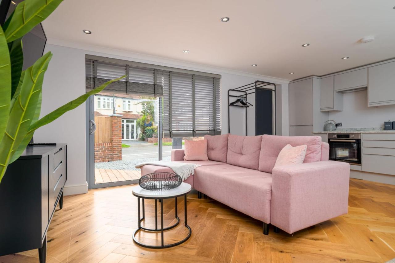 Guestready - Unique Home Near Wimbledon With Gorgeous Deck And Parking London Exteriör bild